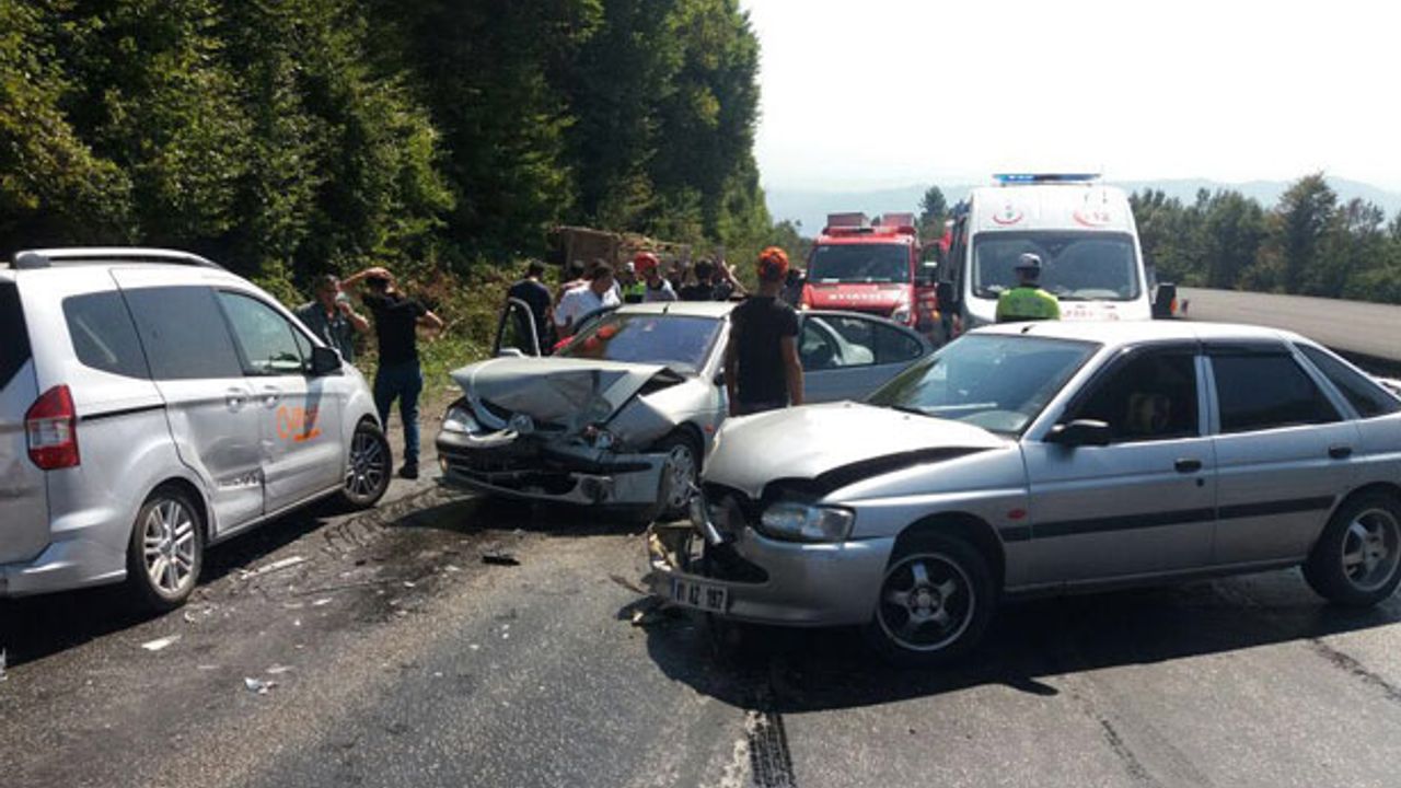 Ereğli yolunda zincirleme kaza 3 yaralı Zonguldak Pusula Son