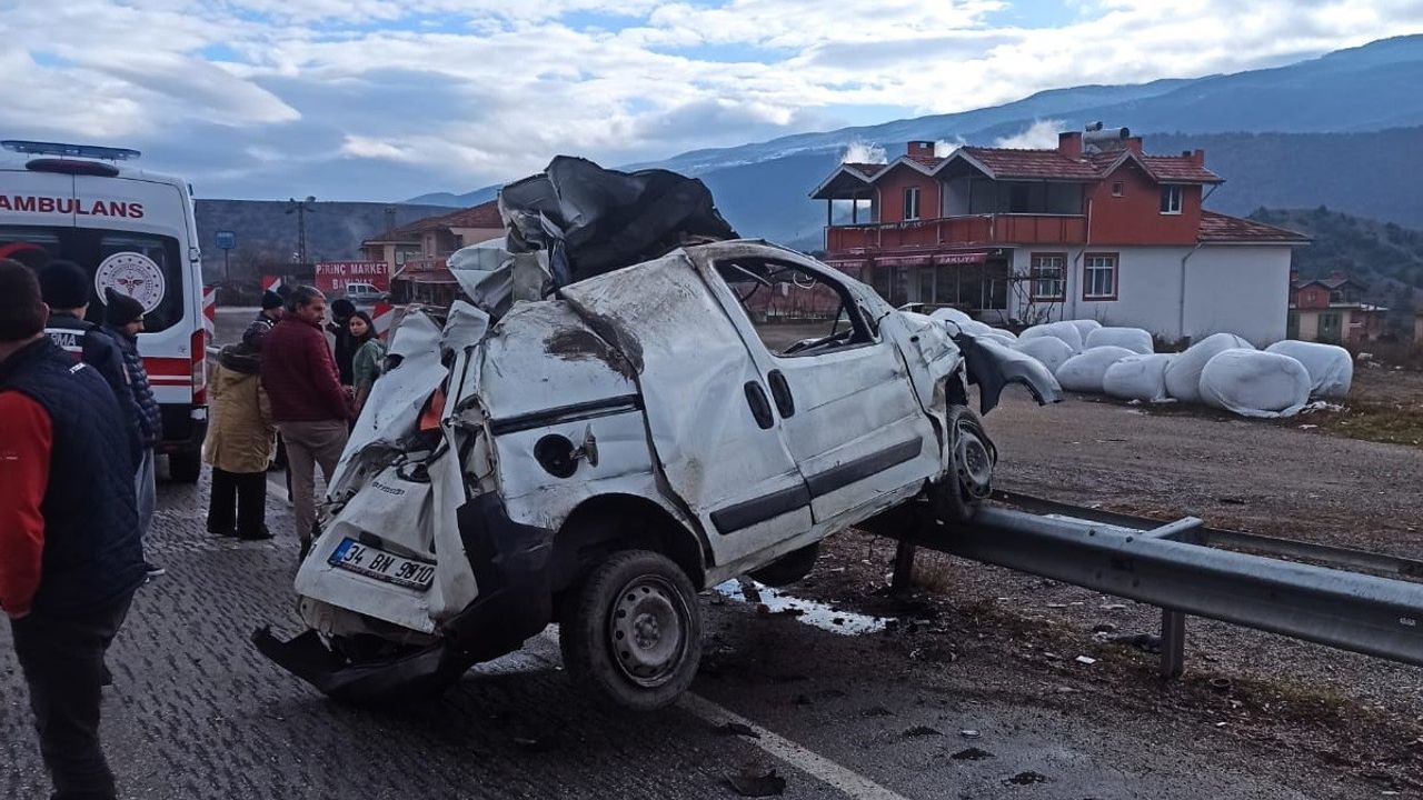 Takla Atan Panelvan Ara Bariyerlere Arpt Yaral Zonguldak