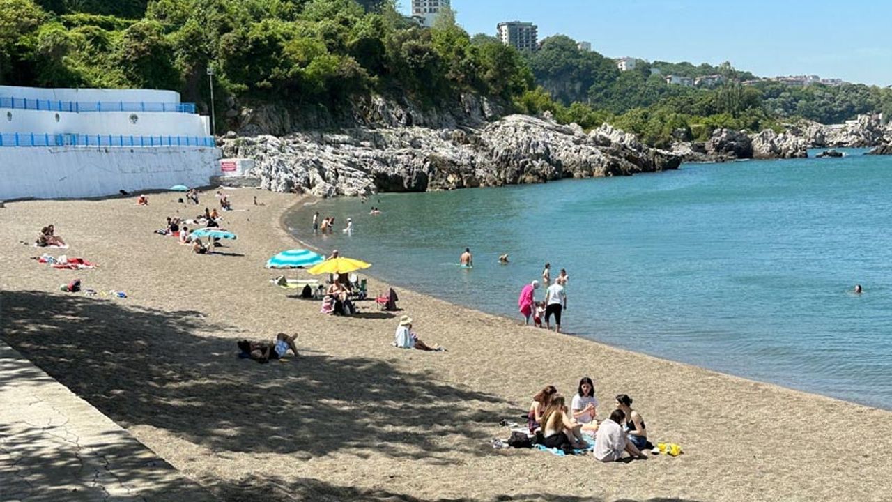 Vatanda Kapuz Plaj Nda Sezonu A T Zonguldak Pusula Son Dakika