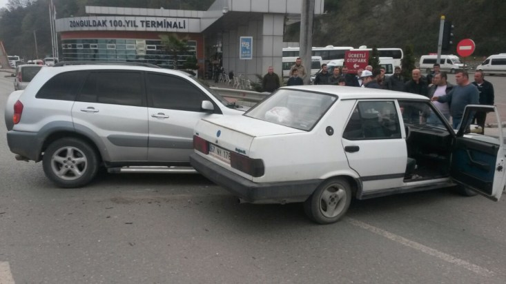 Trafik Işıkları yanmayın kavşakta kaza Zonguldak Pusula Son Dakika