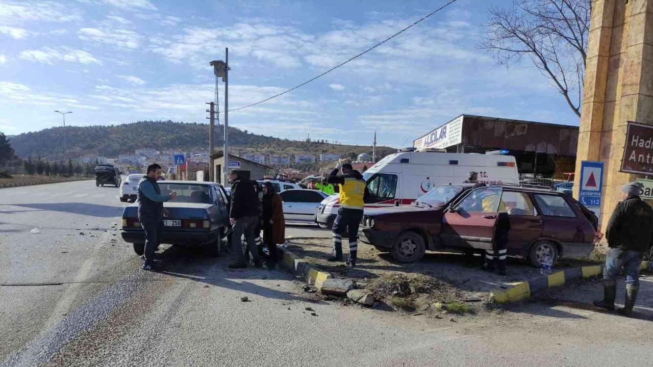 Trafik kazası 3 yaralı Zonguldak Pusula Son Dakika Haberleri