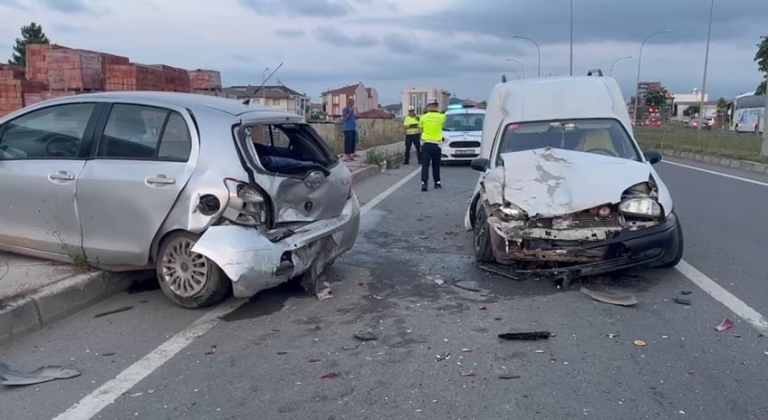 Hafif Ticari Ara Park Halindeki Otomobile Arpt Yaral Zonguldak