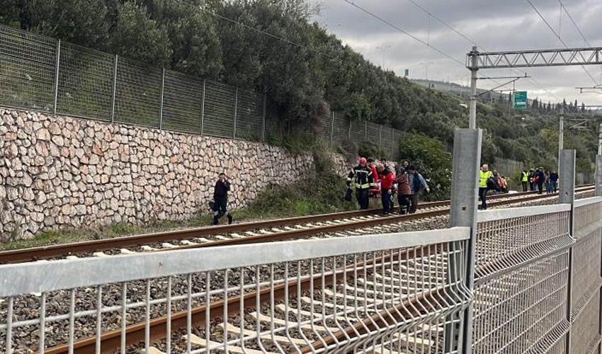 Raylarda yürüyen vatandaşa Yüksek Hızlı Tren çarptı Zonguldak Pusula