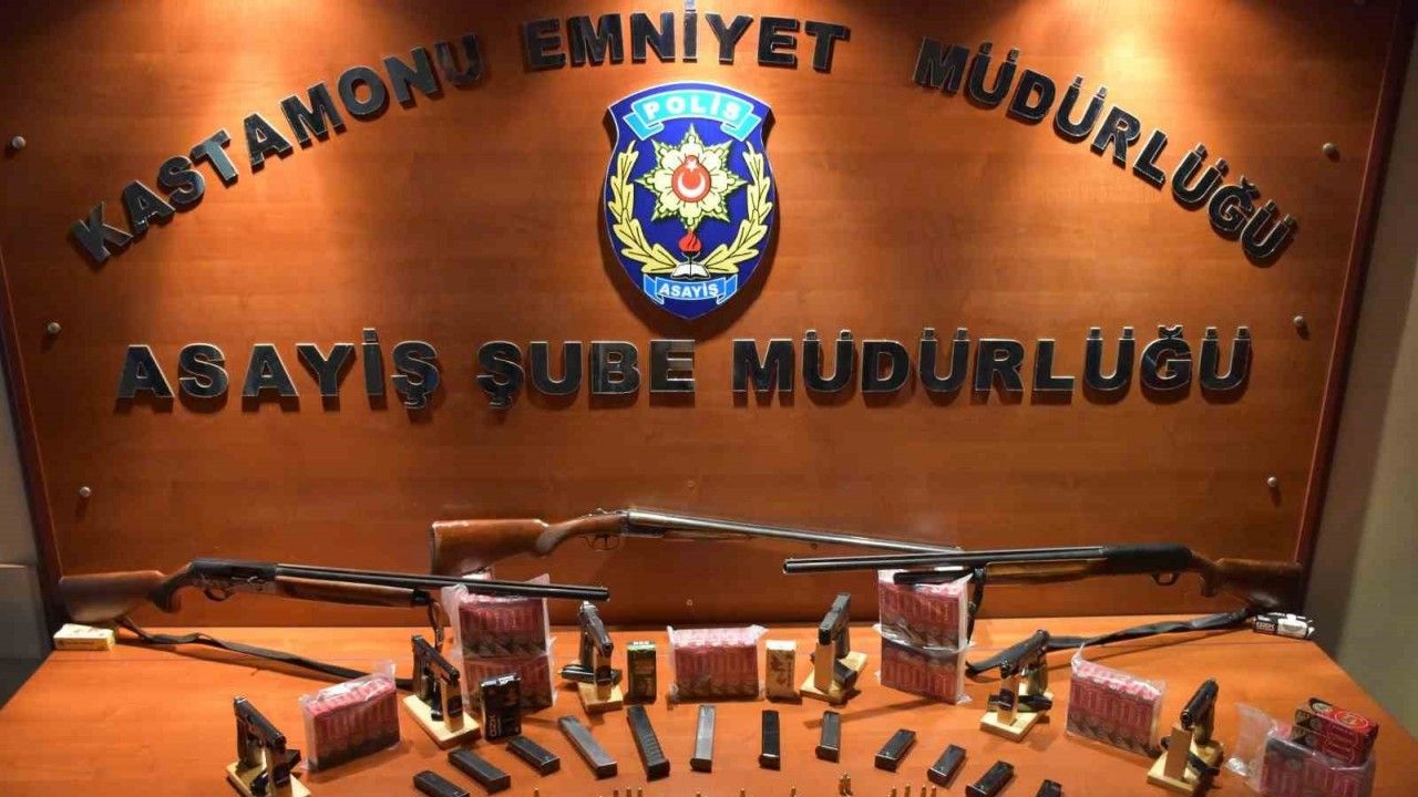 Polisten operasyon: Çok sayıda ruhsatsız silah ele geçirildi