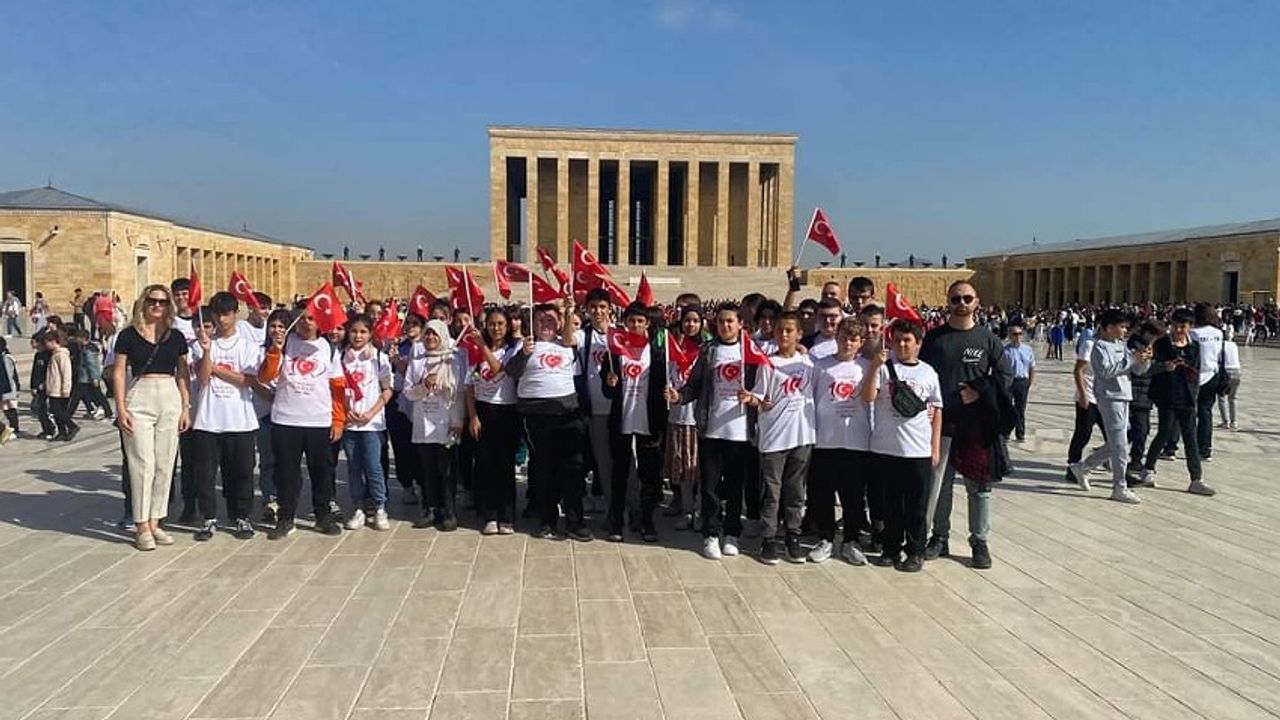 Kilimli Belediyesi, 100 öğrenciyi Anıtkabir'e gönderdi