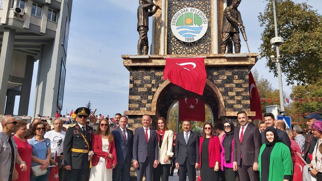 Saat kulesi, Cumhuriyet Bayramı etkinlikleri kapsamında açıldı