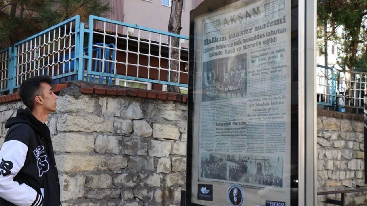 Sokaklar 10 Kasım 1938’in gazete manşetleriyle donatıldı