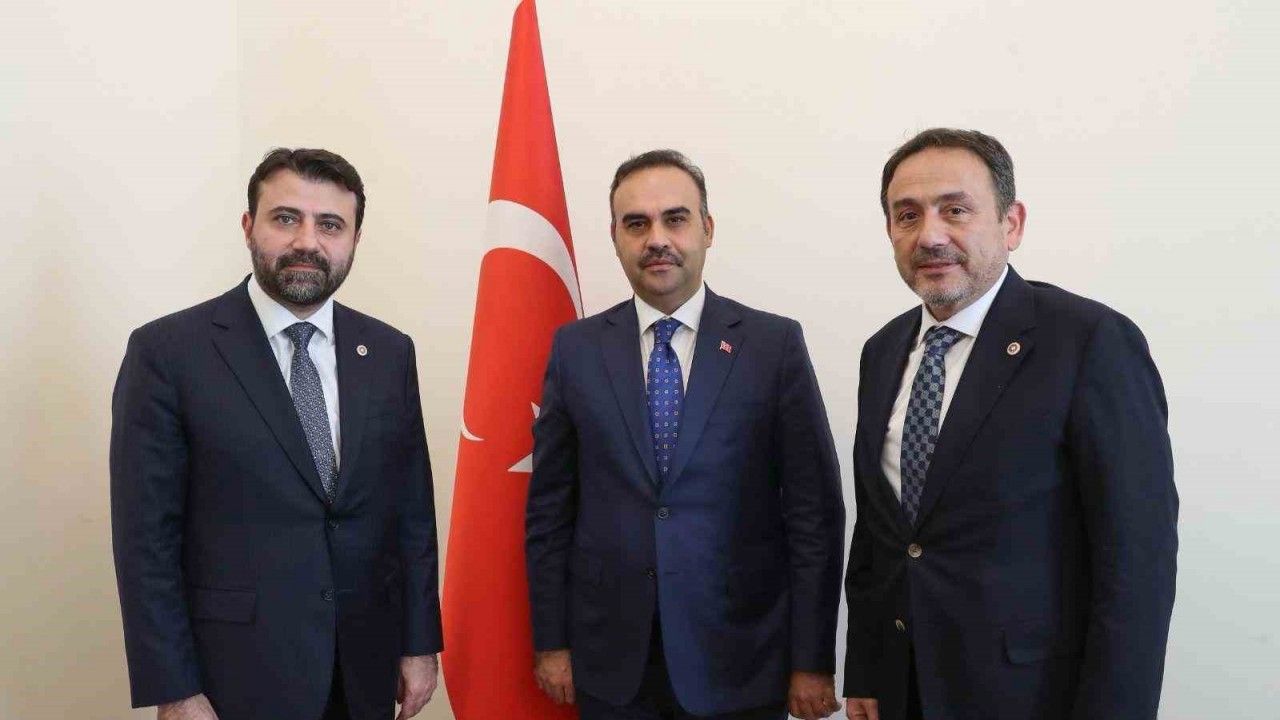 AK Parti Milletvekilleri Bakan Mehmet Fatih Kacır’la görüştü