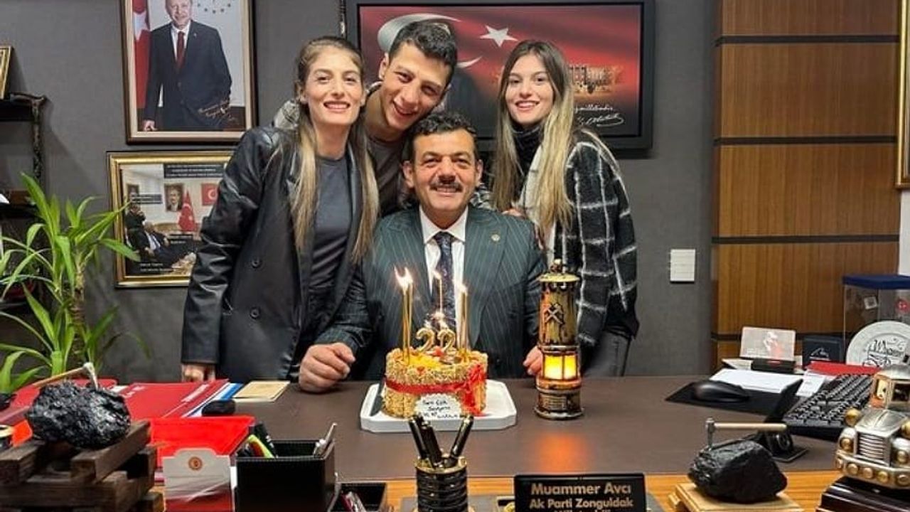 Muammer Avcı, oğlu Furkan’ın doğum gününü kızlarıyla kutladı