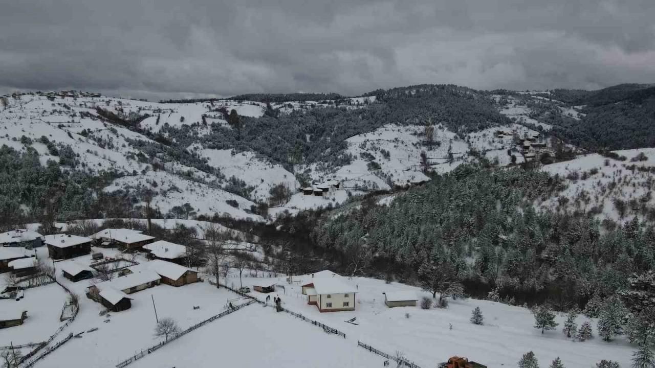 10 bin kilometre köy yolunda ekiplerin karla mücadelesi