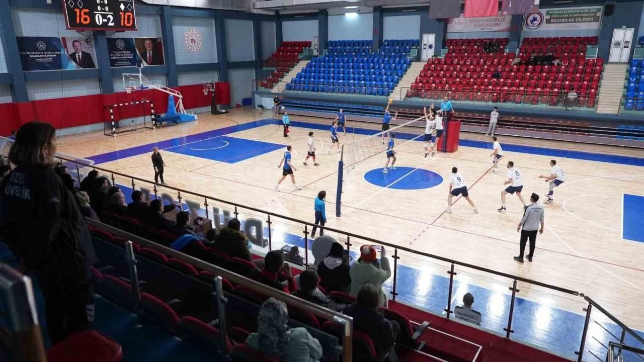 Düzce Belediyesi Spor Akademisi Erkek Voleybol Takımı zirvedeki yerini korudu
