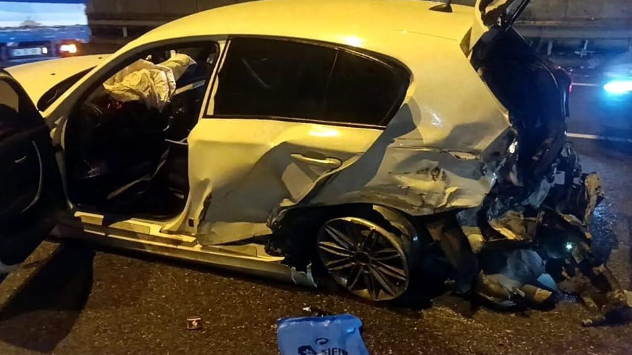 Çarpışan iki otomobilin tekerleri yola savruldu: 1 yaralı - Zonguldak  Pusula Son Dakika Haberleri