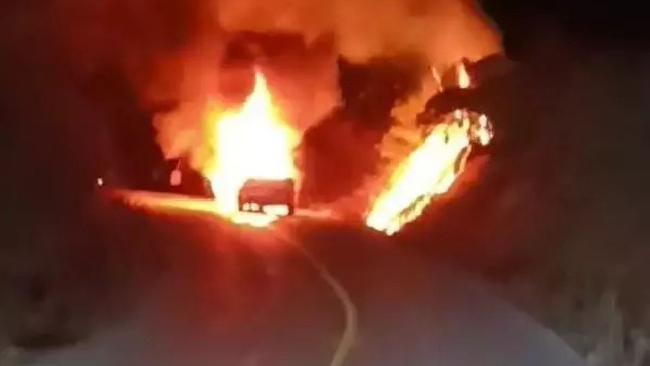 Seyir halindeki otomobil alev alev yandı: O anlar kamerada