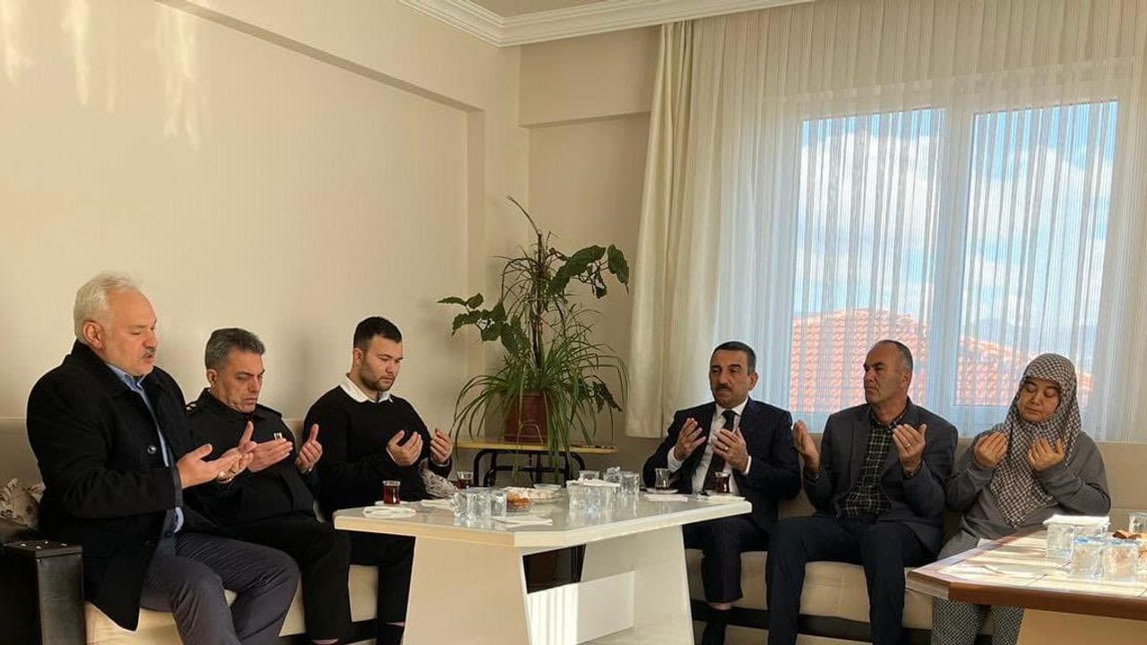 Vali Osman Hacıbektaşoğlu, şehidinin kardeşi için taziye ziyaretinde bulundu