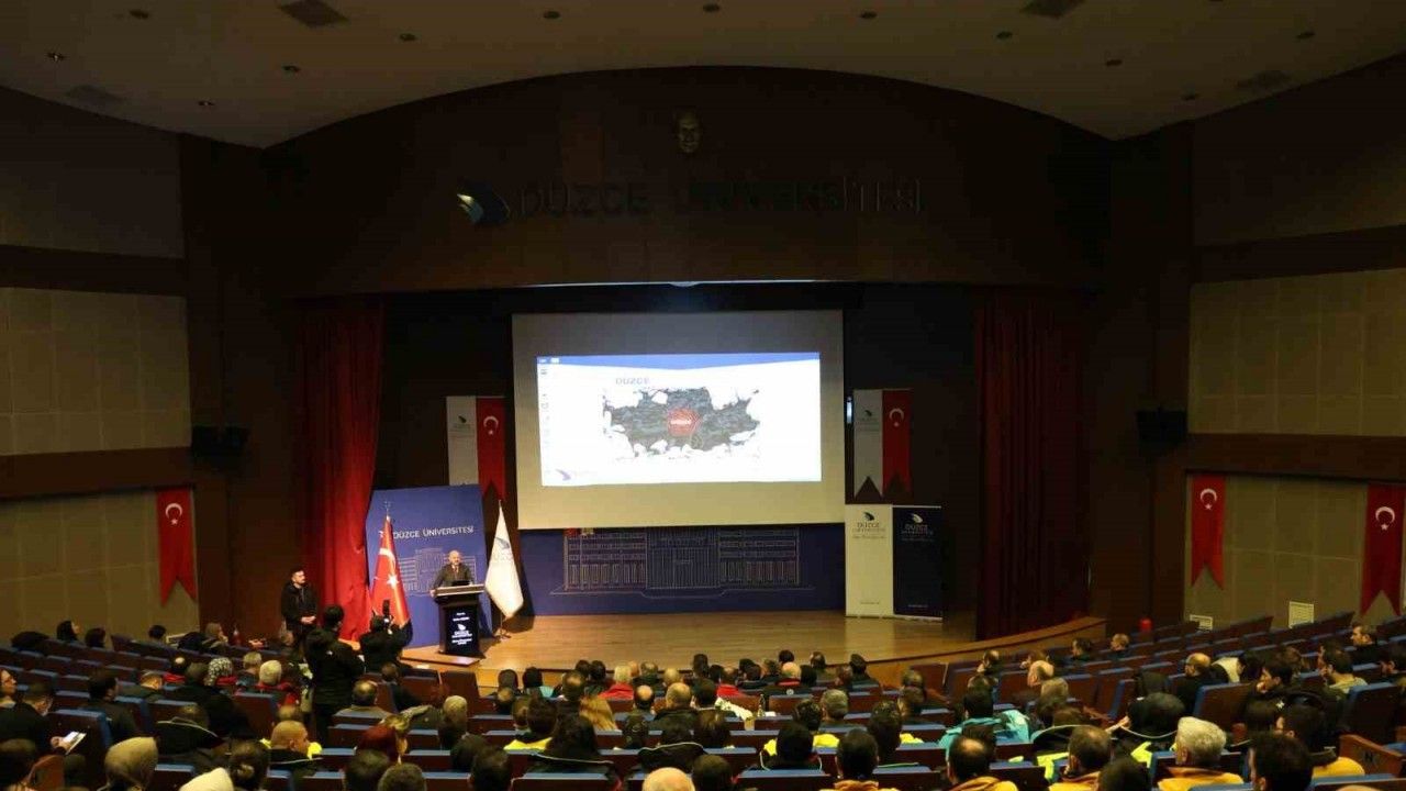 Deprem çalıştayı gerçekleştirildi: "Kriz anında değil, öncesinde de tedbir almak önemli"