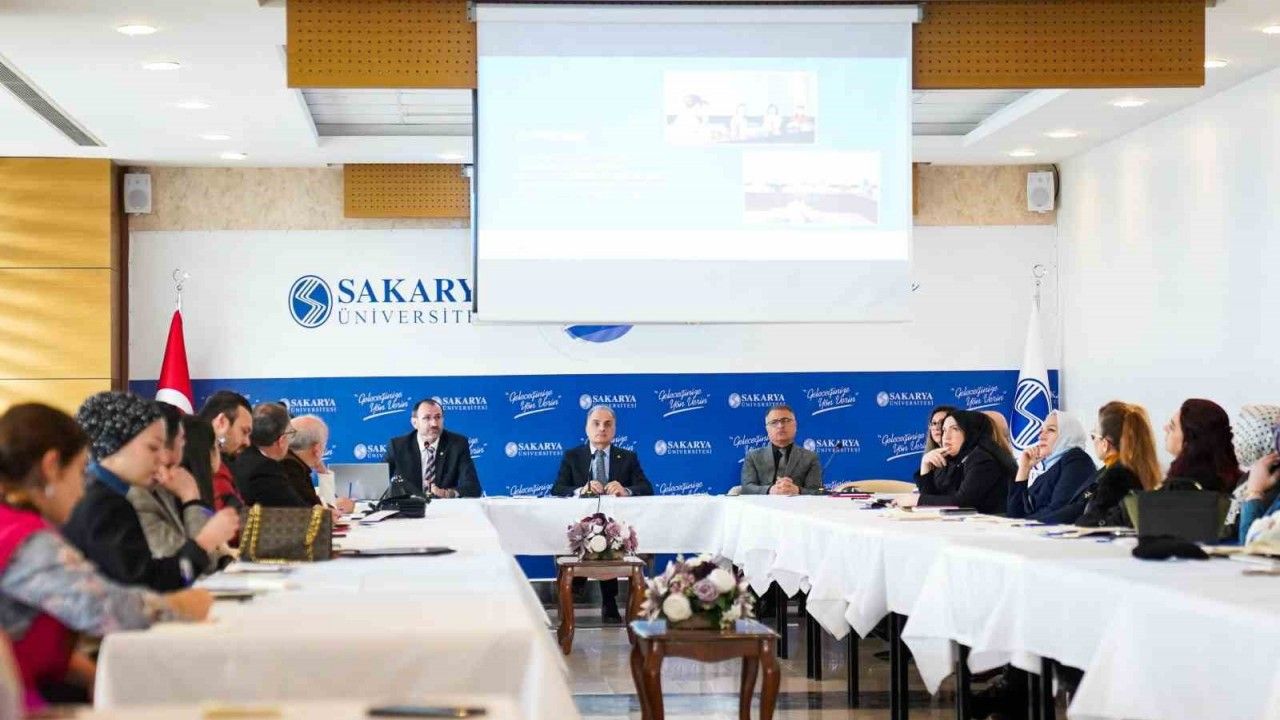 Üniversitenin toplumsal katkı süreçleri çalıştayda değerlendirildi