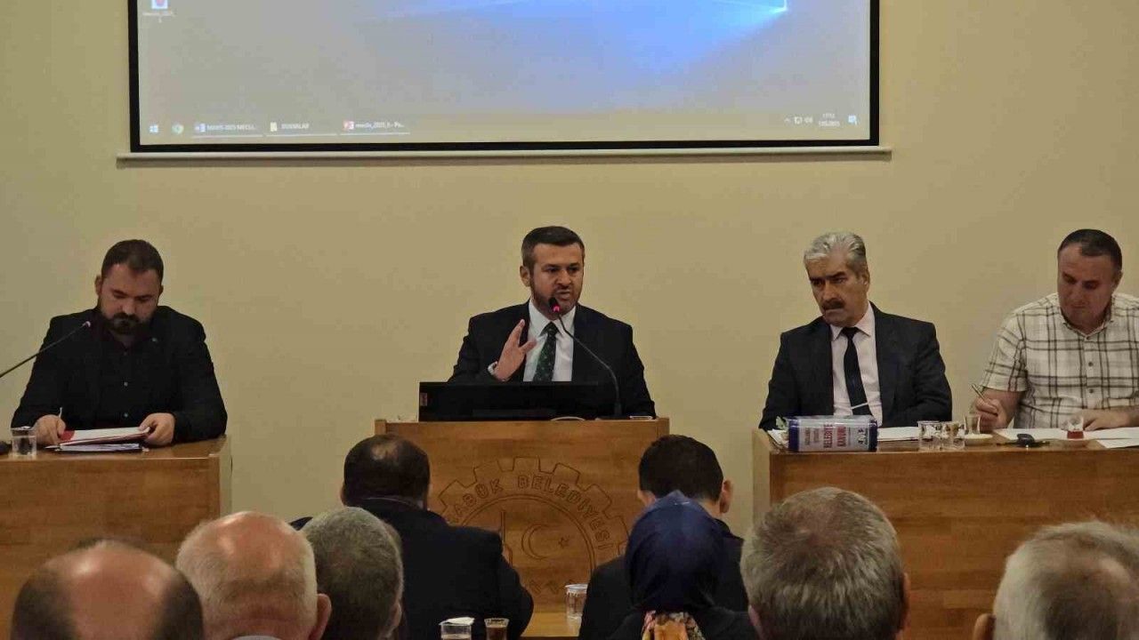 Belediye Başkanı, emekli kartları ve gündemdeki iddialara mecliste cevap verdi