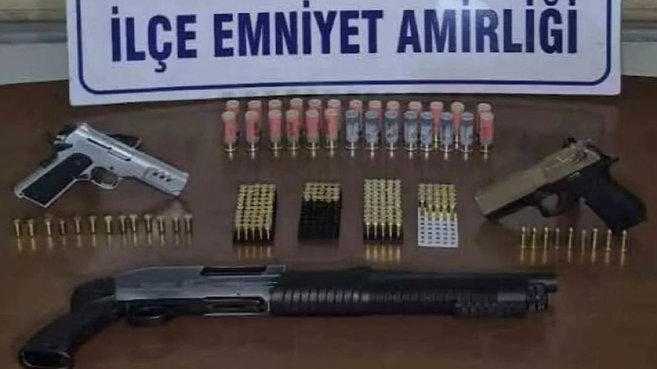 Gece Kulübüne Şok Baskın! Pompalı Tüfek ve Ruhsatsız Silahlar Ele Geçirildi