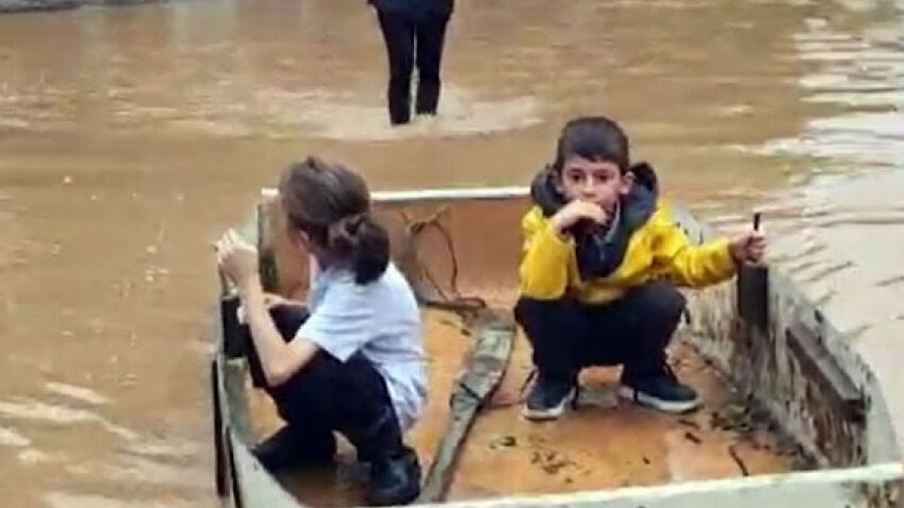 Nehir taşınca mahalle Venedik'e döndü