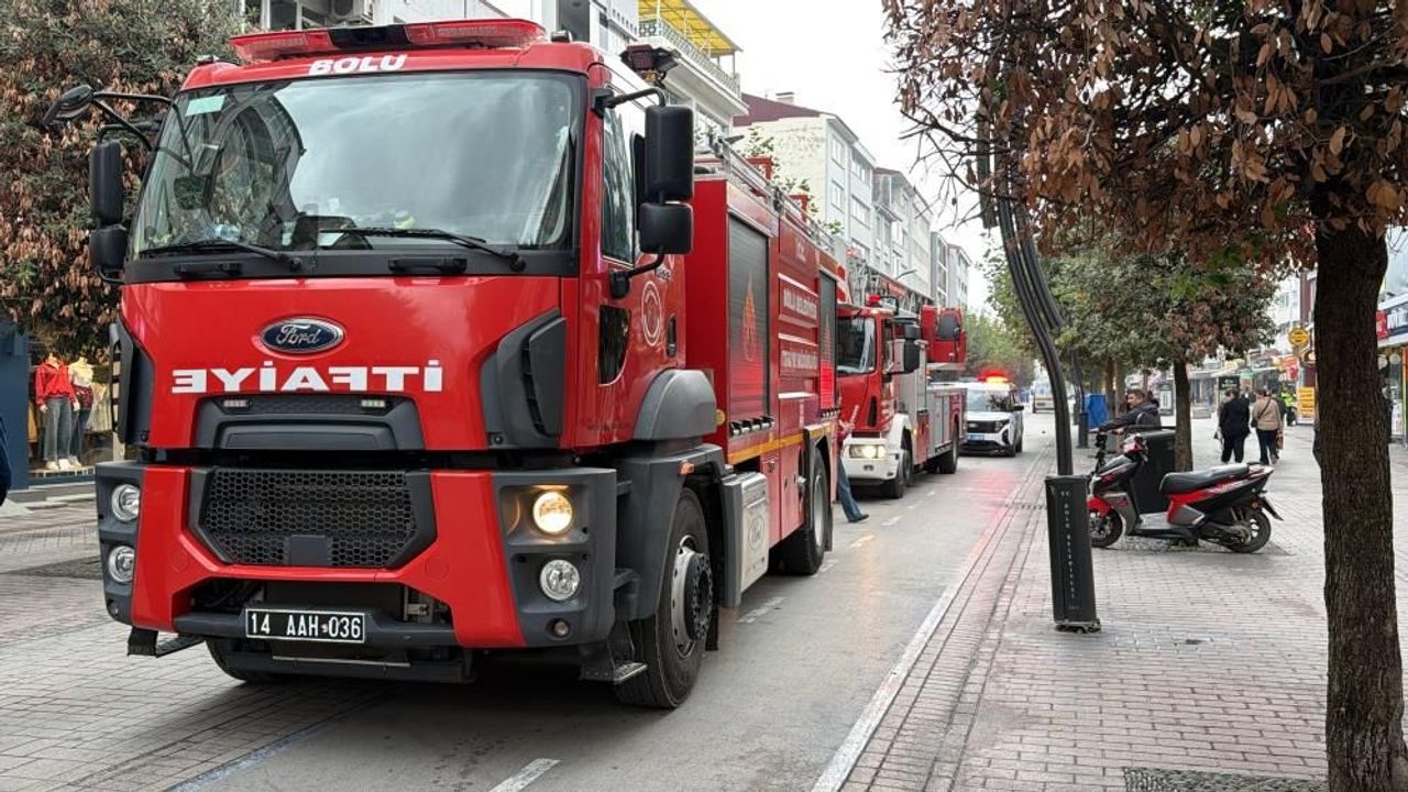 Kablolardan yükselen dumanlar ekipleri harekete geçirdi