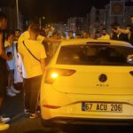 Otomobil 100 metre sürüklenip bariyerlere çarptı: Sürücü yaralı