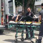 Yere düşüp başını zemine çarpan alkollü şahıs yaralandı