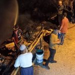 İki katlı ev yandı, aile pencereden atlayarak kurtuldu