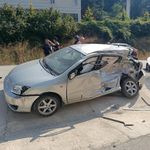 Kamyon ile otomobil çarpıştı: 3 yaralı