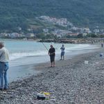 Karadeniz'de balık bolluğu yaşanıyor: Oltasını kapan deniz kenarına koştu