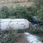 Devrilen tırda sürücü hayatını kaybetti