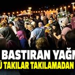 Ani bastıran yağmur düğünü takılar takılamadan dağıttı