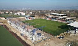 Maraton tribünün çatı makasları tamamlandı
