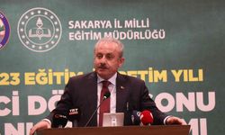 Öğrenciler karnelerini Mustafa Şentop’un elinden aldı