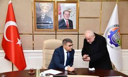 Vatandaşlar halk gününde sorunlarına çözüm arıyor