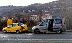 Kaza yapan araca arkadan çarptı: 1 yaralı 