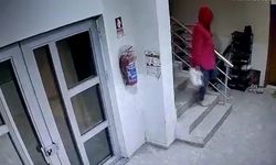 Apartmandan ayakkabı çalan şahıs güvenlik kamerasına yakalandı