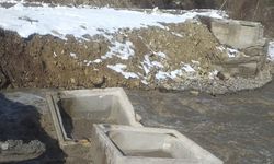 Kar sularının erimesi sonucu beşinci kez köprü yıkıldı
