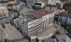 Belediye binası yıkılıyor, kent meydanı heyecanı başlıyor