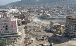 Büyükşehir, Hatay’da ağır hasarlı 51 binanın yıkımını gerçekleştirdi