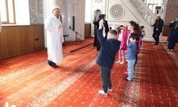 Çocuk sesleri camide yankılandı
