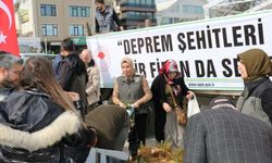 Depremde hayatını kaybedenler için fidan dağıtıldı