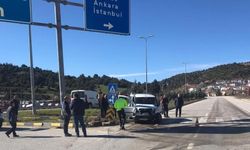 3 kişinin yaralandığı trafik kazası güvenlik kamerasına yansıdı
