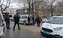 İki grup arasındaki tartışma kanlı bitti, bir kişi bıçakla yaralandı