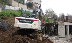 Kirişlerin toprakla doldurulduğu iddia edilmişti, yıkımına başlandı