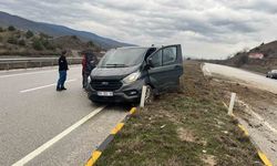 Orta refüje çıkan minibüsün sürücüsü yaralandı