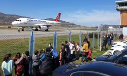 İlk kez uçak görmenin heyecanını yaşadılar