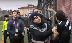 Futbolcu çıldırdı: Sahayı birbirine kattı