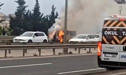 Seyir halindeki araç alev alev yandı