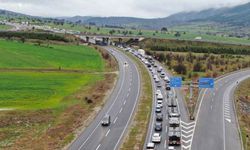 Karadeniz bağlantı yolundaki uzun araç kuyruğu dron ile görüntülendi