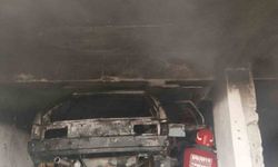Tamire getirilen otomobile kaynak yapmak istedi, dükkanı kül oldu